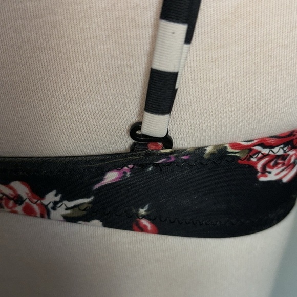 FOREVER 21 floral adjustable strap bathing suit swim top women’s size small - Picture 7 of 10